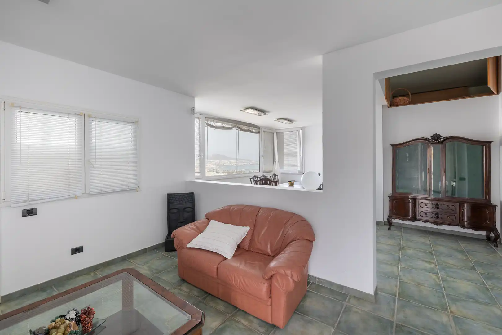 Sala d'estar de Casa o xalet en venda en Las Palmas de Gran Canaria amb Aire condicionat, Terrassa i Moblat