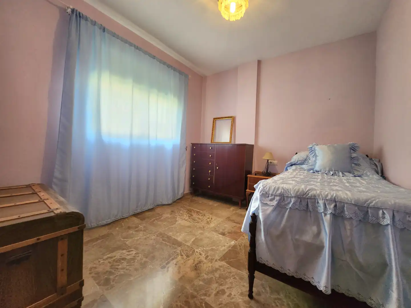 Schlafzimmer von Einfamilien-Reihenhaus zum Verkauf in Alcalá de Guadaira mit Klimaanlage, Terrasse und Abstellraum