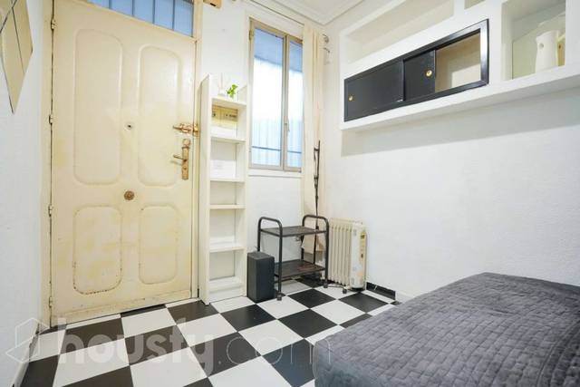 Piso en Venta en Calle de Galileo, . en Arapiles