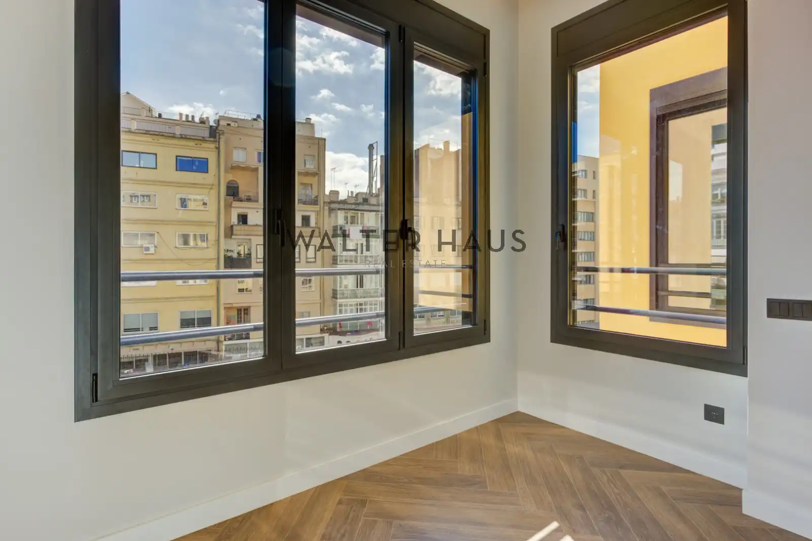 Bedroom of Flat for sale in Barcelona  with Air Conditioner, Heating and Oven