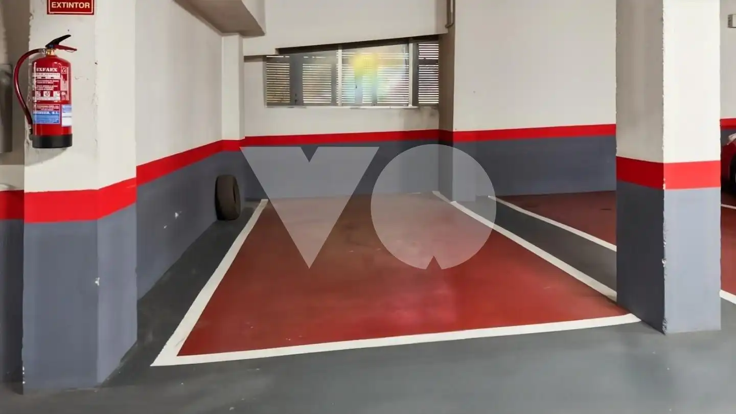 Aparcament de Pis en venda en Madrid amb Calefacció, Traster i Piscina