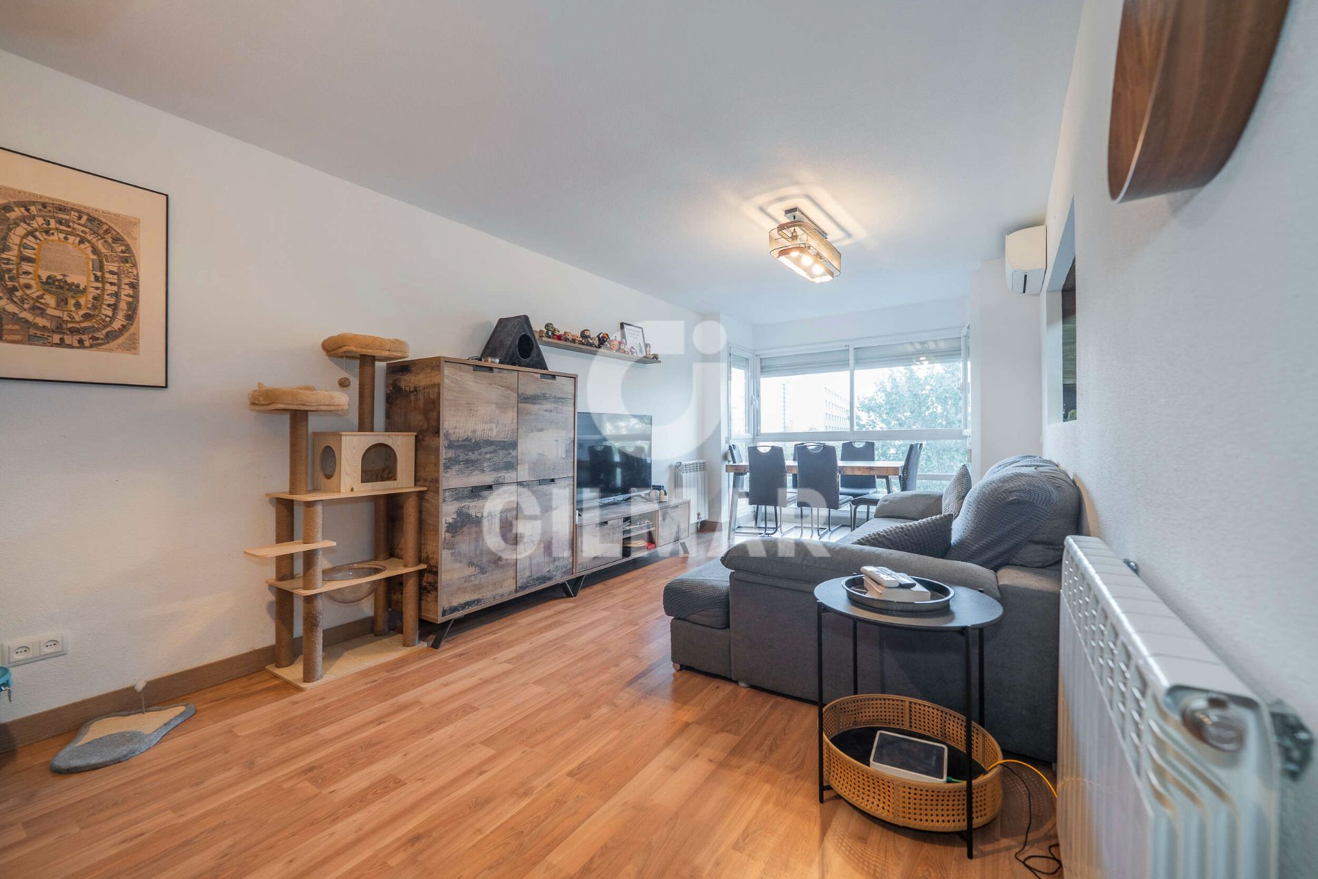 Living room of Flat for sale in  Madrid Capital  with Air Conditioner, Heating and Community pool