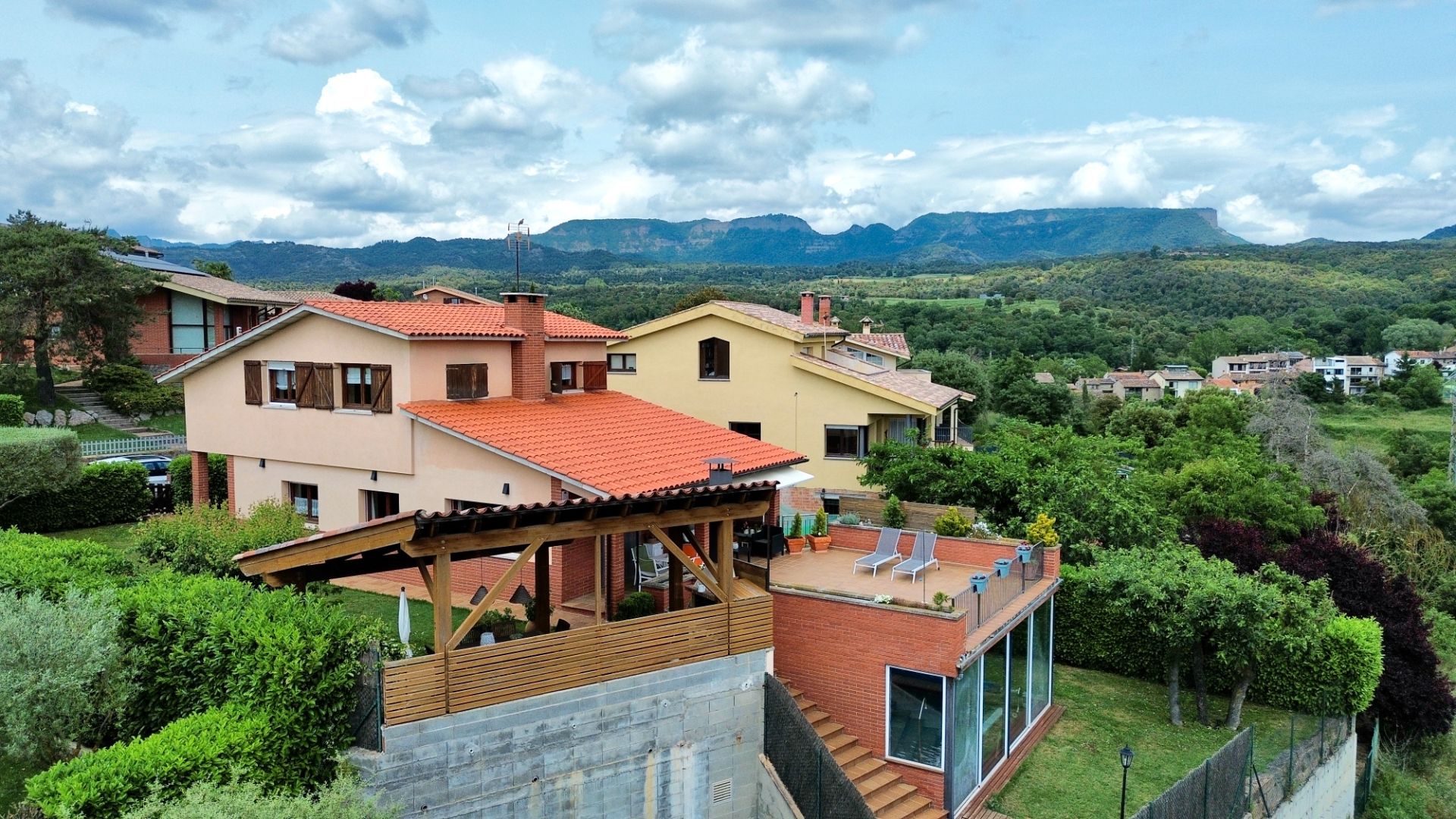 Exterior view of House or chalet for sale in L'Esquirol  with Heating, Private garden and Terrace