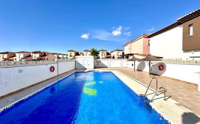 Swimming pool of Single-family semi-detached for sale in Fuente de Piedra  with Air Conditioner, Private garden and Community pool