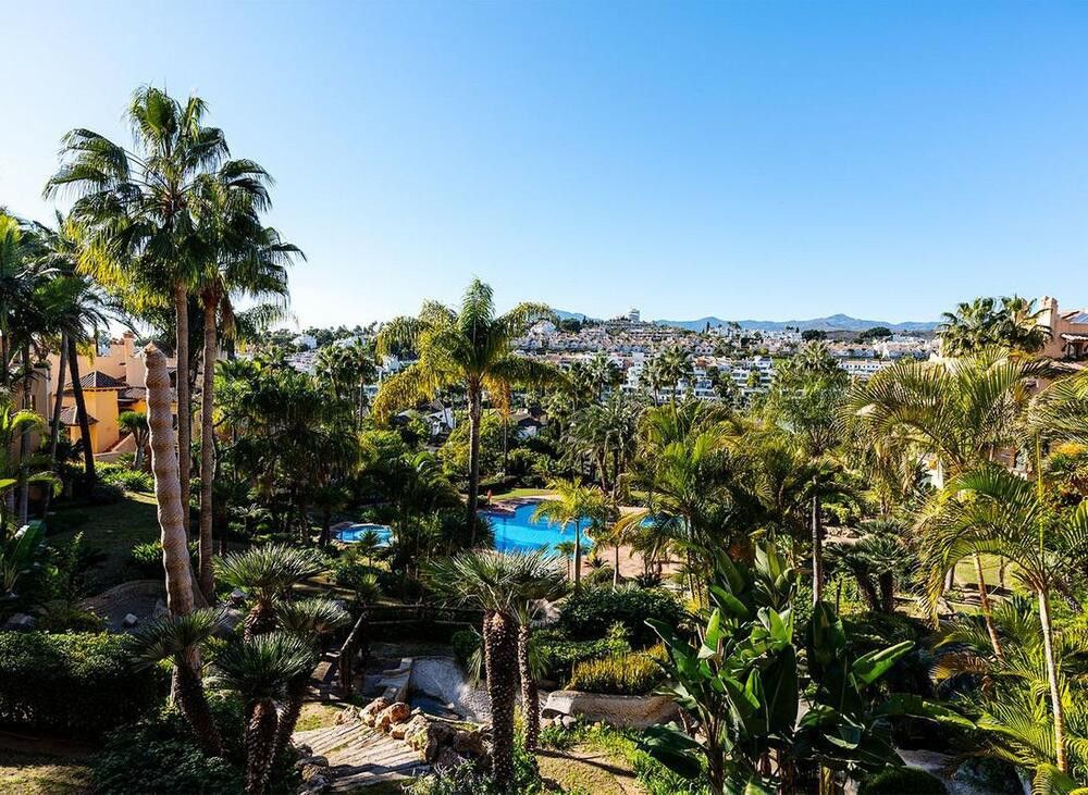 Exterior view of Apartment to rent in Estepona  with Air Conditioner, Terrace and Swimming Pool