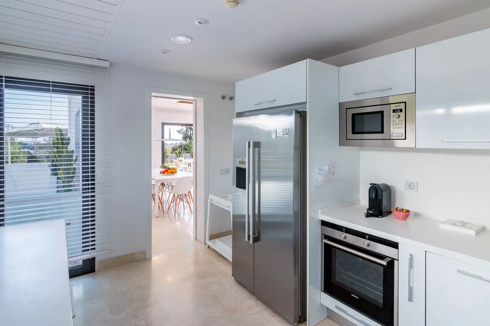 Cuina de Casa o xalet de lloguer en Estepona amb Aire condicionat, Jardí privat i Terrassa