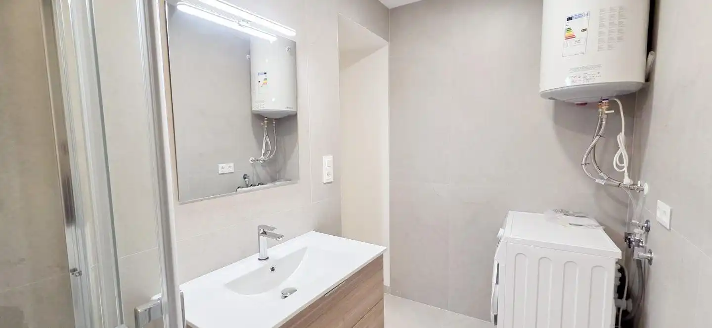 Bathroom of Ground floor for rent in Elche / Elx  with Air Conditioner and Furnished