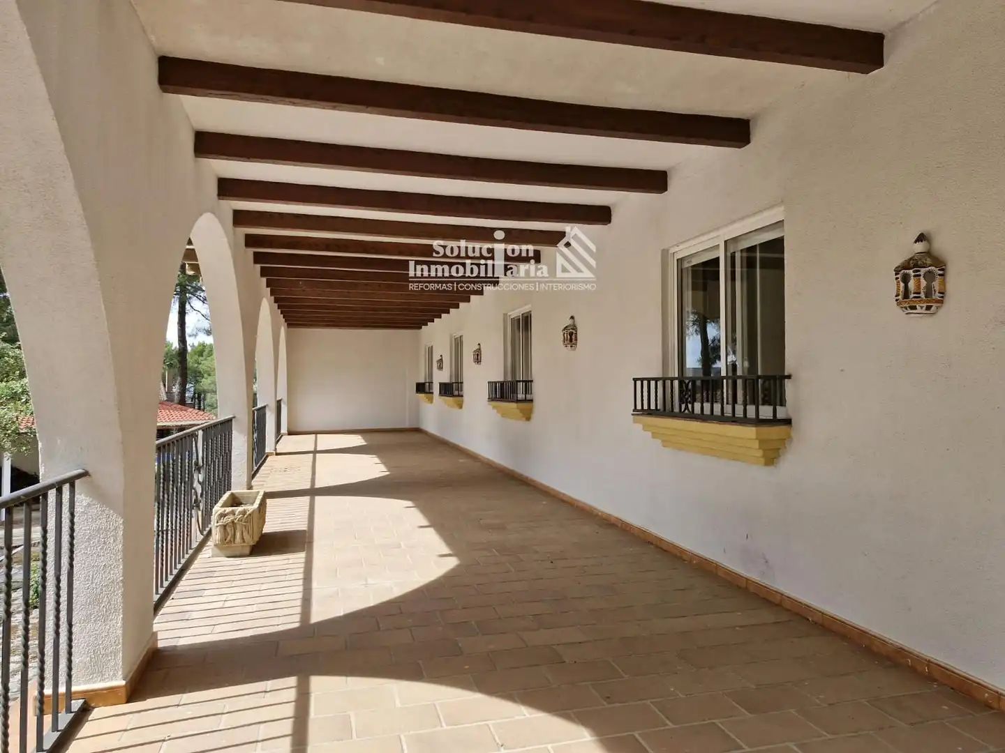 Terrasse von Einfamilien-Reihenhaus zum Verkauf in Alba de Tormes mit Heizung, Abstellraum und Schwimmbad