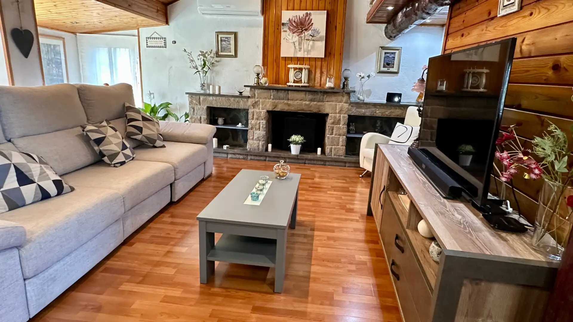 Sala de estar de Casa o chalet en venta en Rubí con Aire acondicionado, Calefacción y Jardín privado