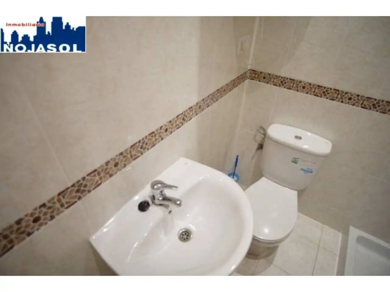 Badezimmer von Büro zum Verkauf in Bareyo