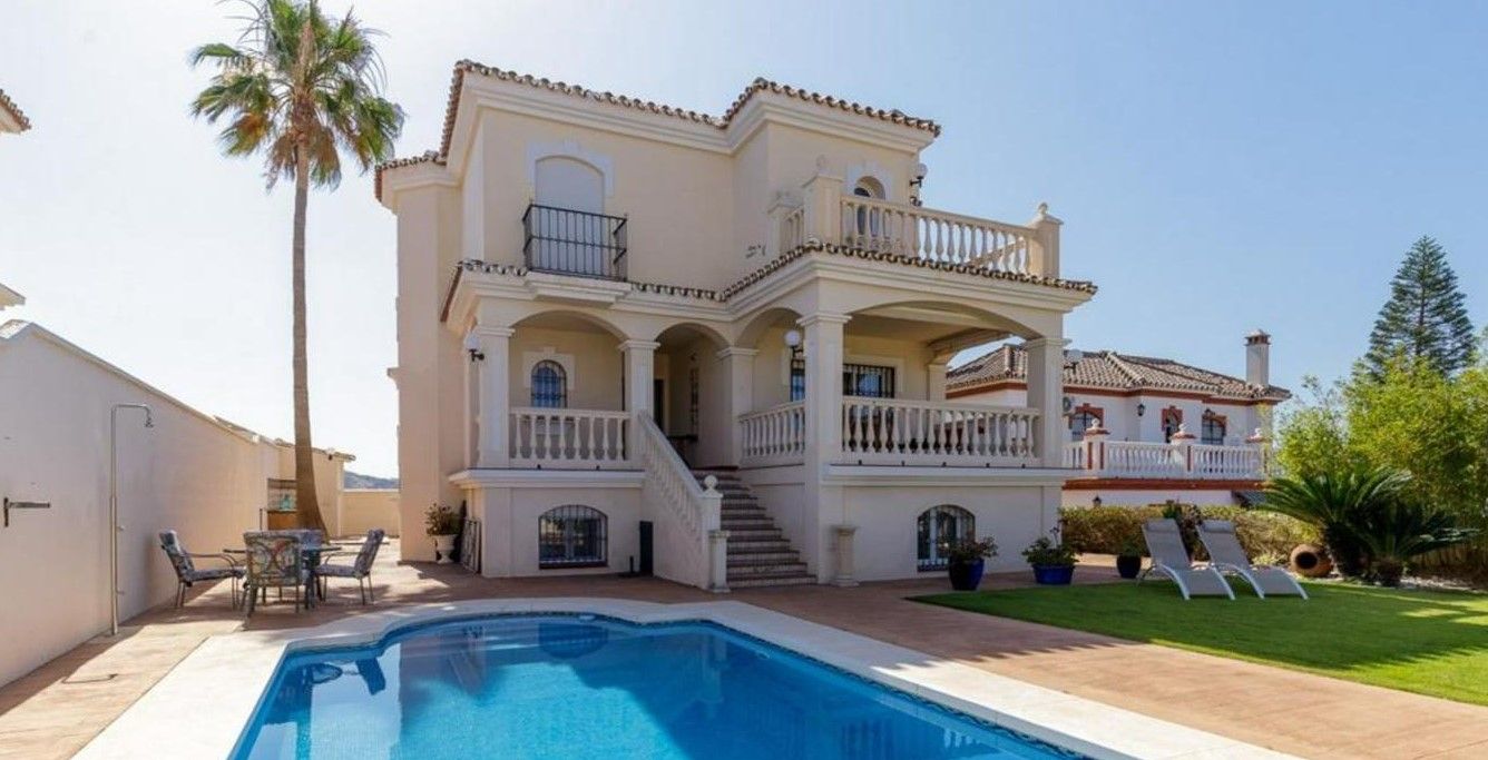 Vista exterior de Casa o xalet en venda en Málaga Capital amb Aire condicionat, Jardí privat i Piscina