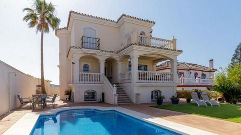 ESPECTACULAR VILLA CON PISCINA EN CAMPANILLAS!!