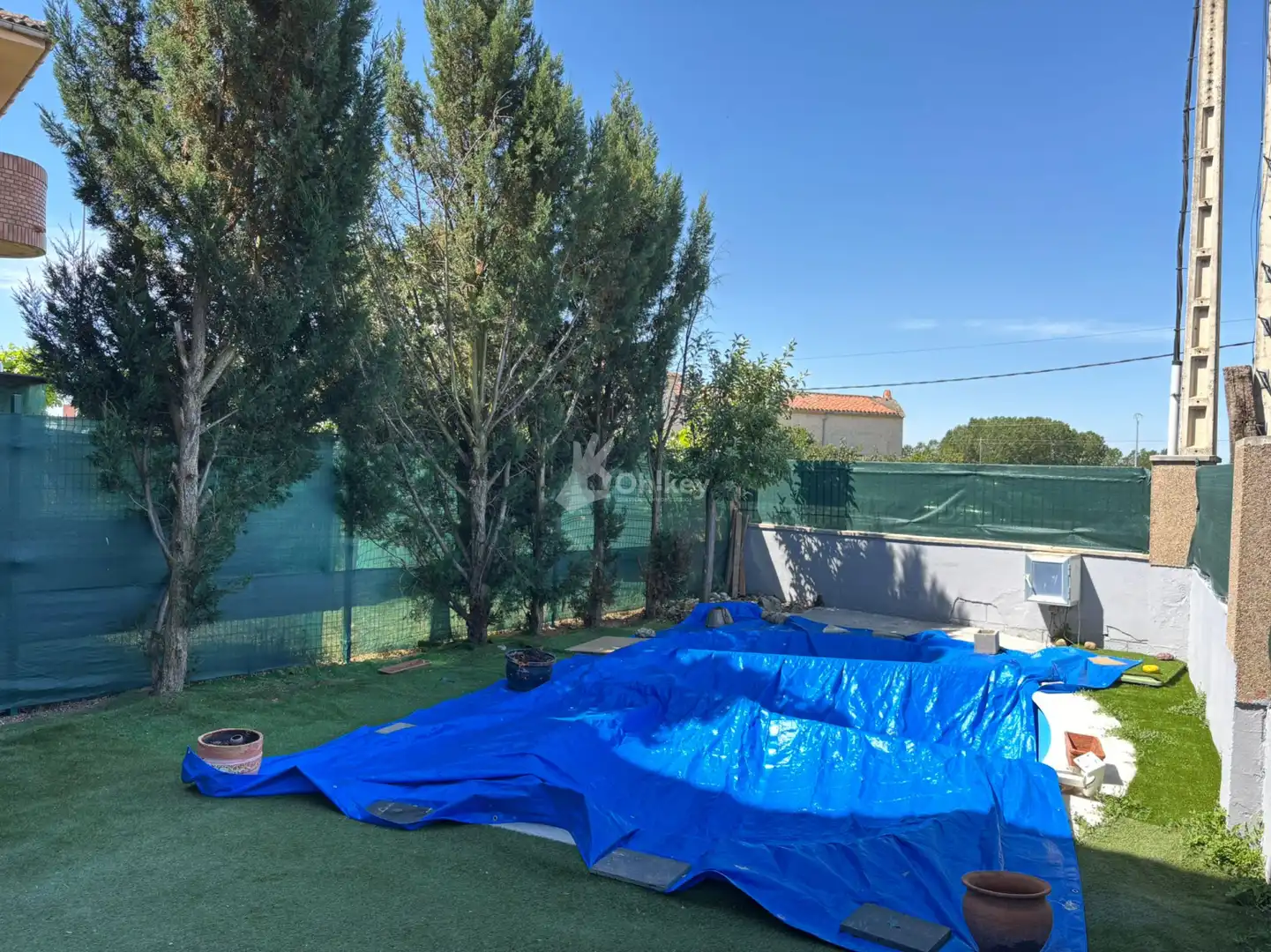 Swimming pool of Houses for sale in Onzonilla  with Heating, Parquet flooring and Swimming Pool