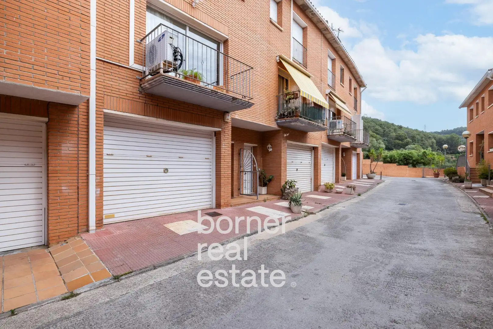 Vista exterior de Casa adosada en venda en Sant Climent de Llobregat amb Calefacció i Balcó