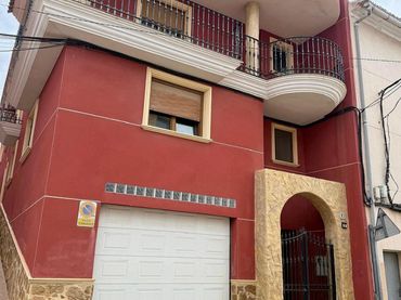 House for sale in N/A