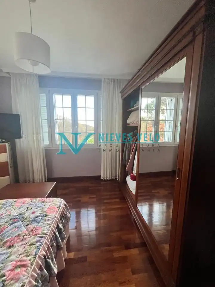 Schlafzimmer von Haus oder Chalet zum Verkauf in Carballo mit Heizung, Privatgarten und Möbliert