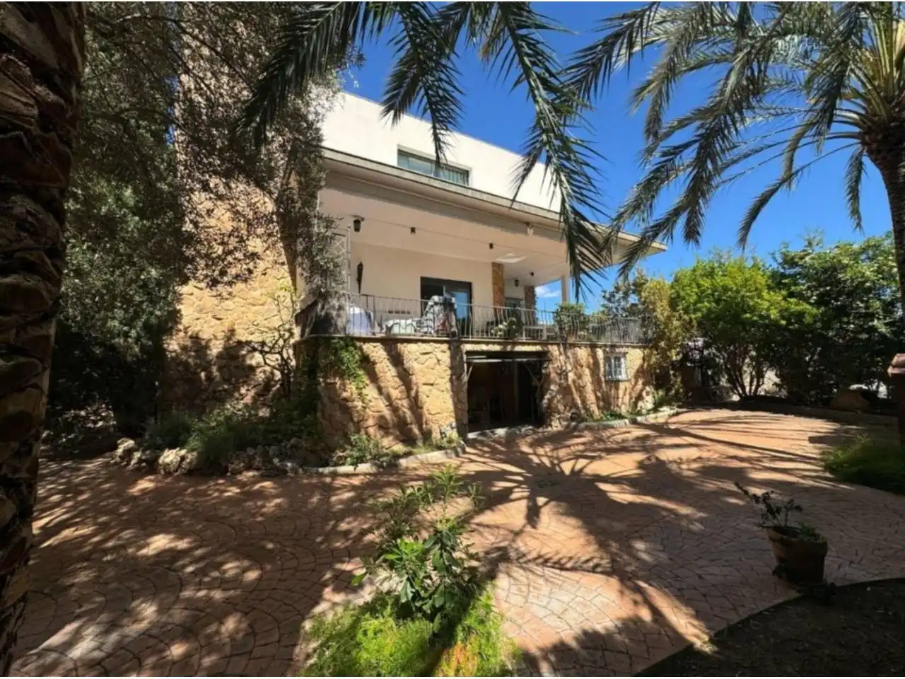 Vista exterior de Casa o xalet en venda en Riba-roja de Túria amb Aire condicionat, Calefacció i Jardí privat