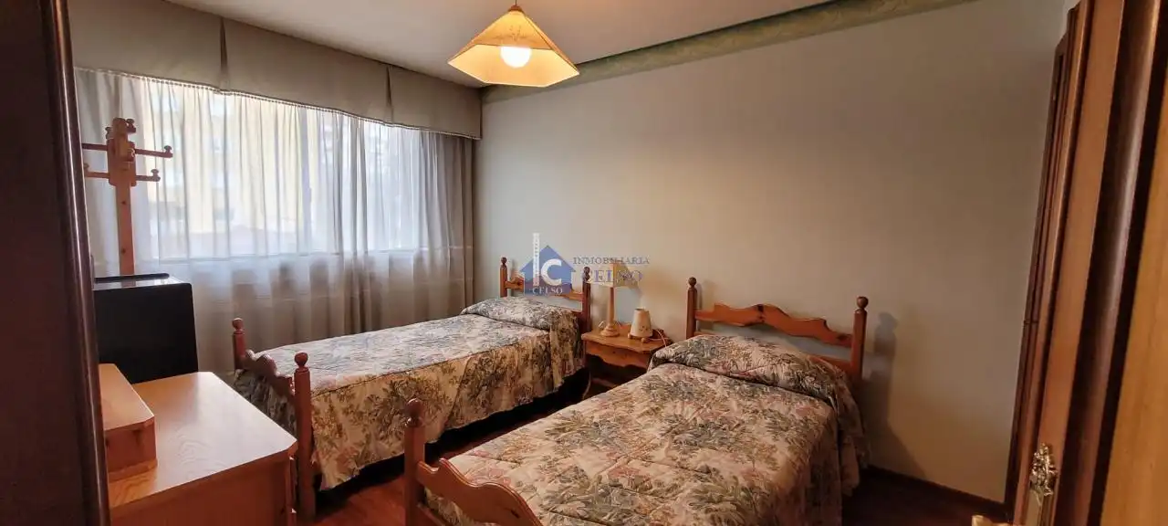 Habitación de Piso en venta en Ourense Capital  con Calefacción y Amueblado
