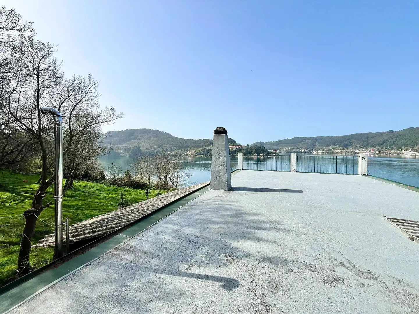 Terrassa de Casa o xalet en venda en Mugardos amb Calefacció i Jardí privat