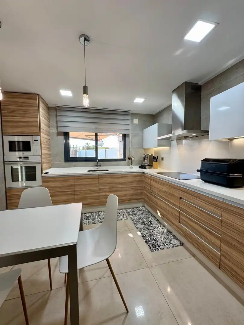 Cocina de Casa adosada en venta en El Campello con Aire acondicionado, Calefacción y Terraza