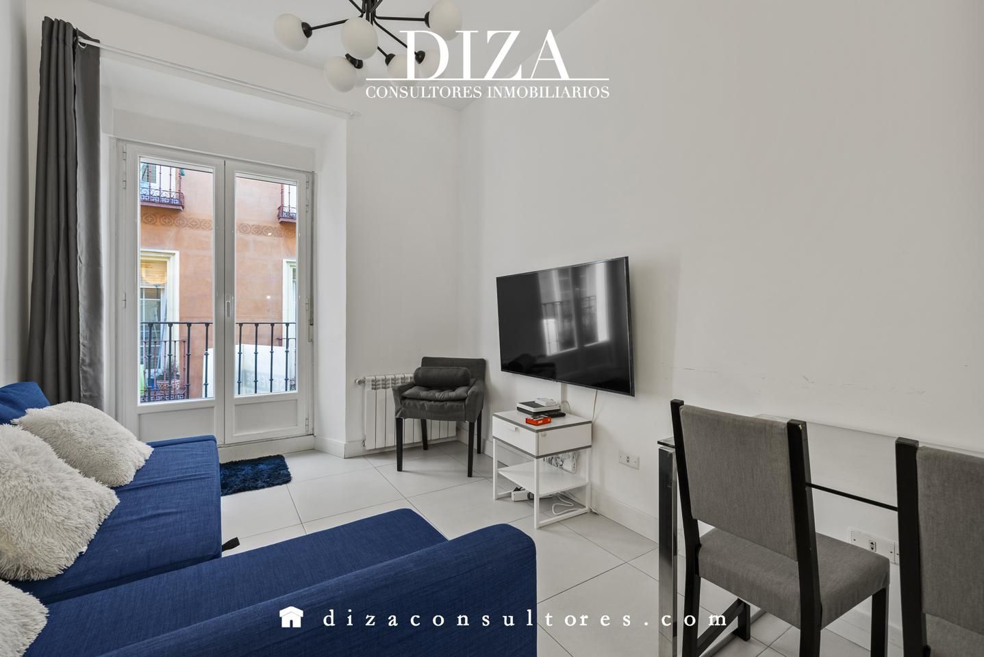 Living room of Flat for sale in  Madrid Capital  with Air Conditioner, Heating and Furnished