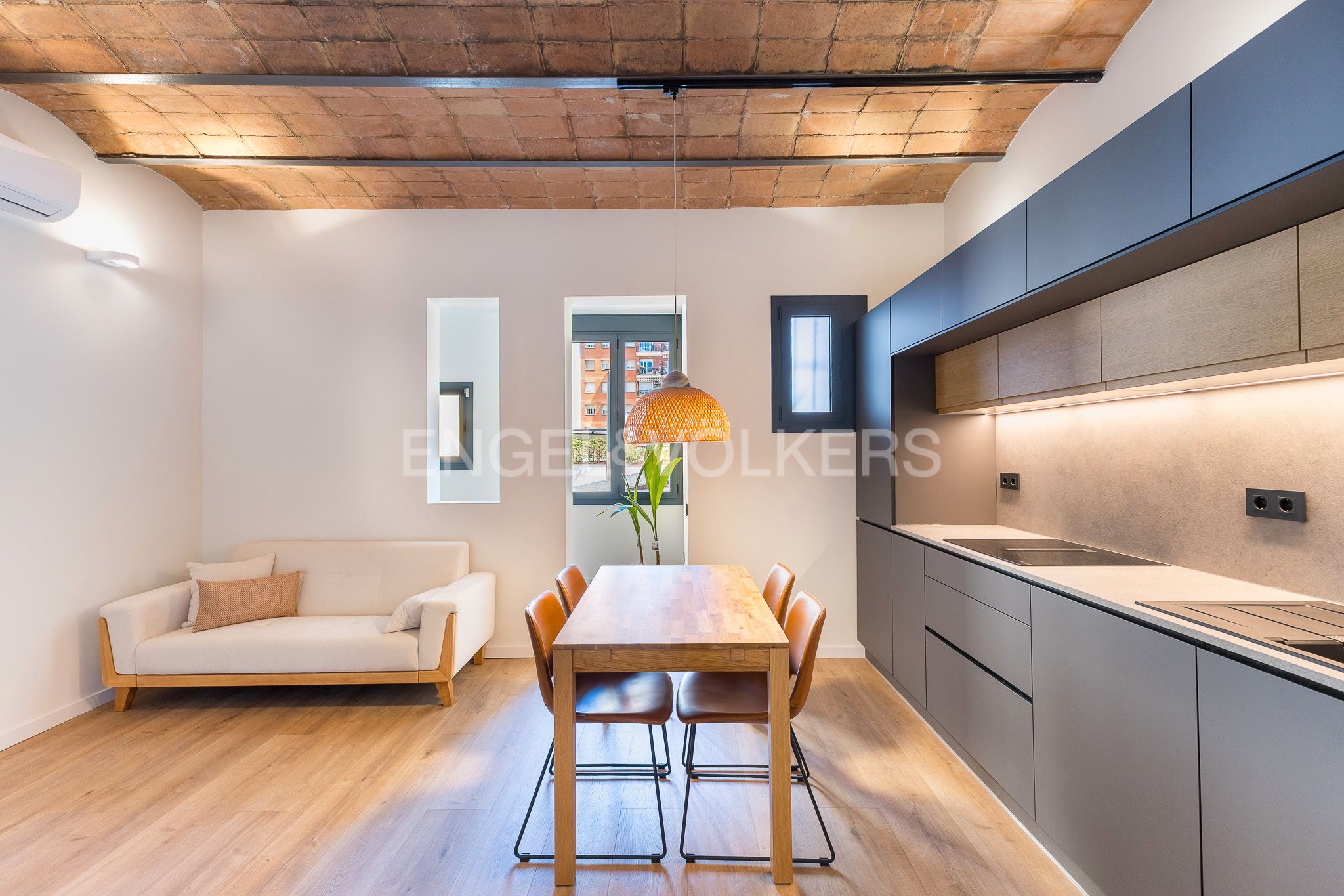 Exterior view of Apartment for sale in  Barcelona Capital  with Air Conditioner and Heating