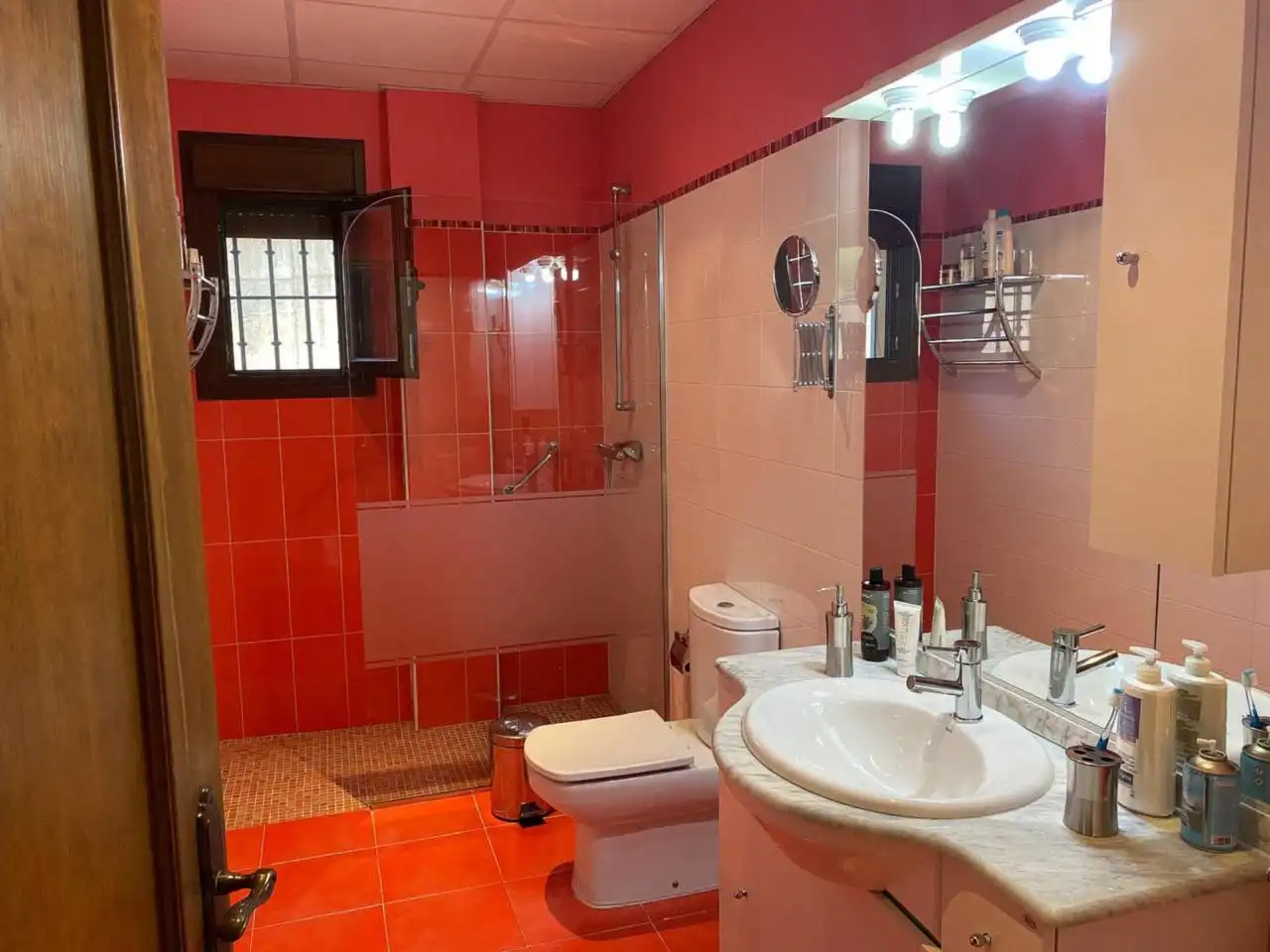 Bathroom of Houses for sale in Plasencia  with Air Conditioner, Private garden and Swimming Pool