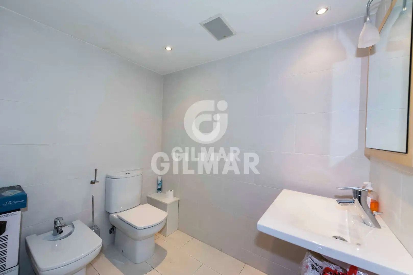 Bathroom of Office for sale in Madrid  with Heating