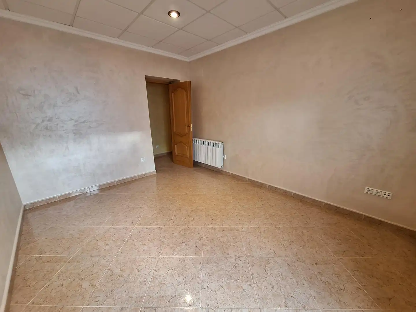 Habitación de Casa o chalet en venta en Algueña con Calefacción, Balcón y Jacuzzi