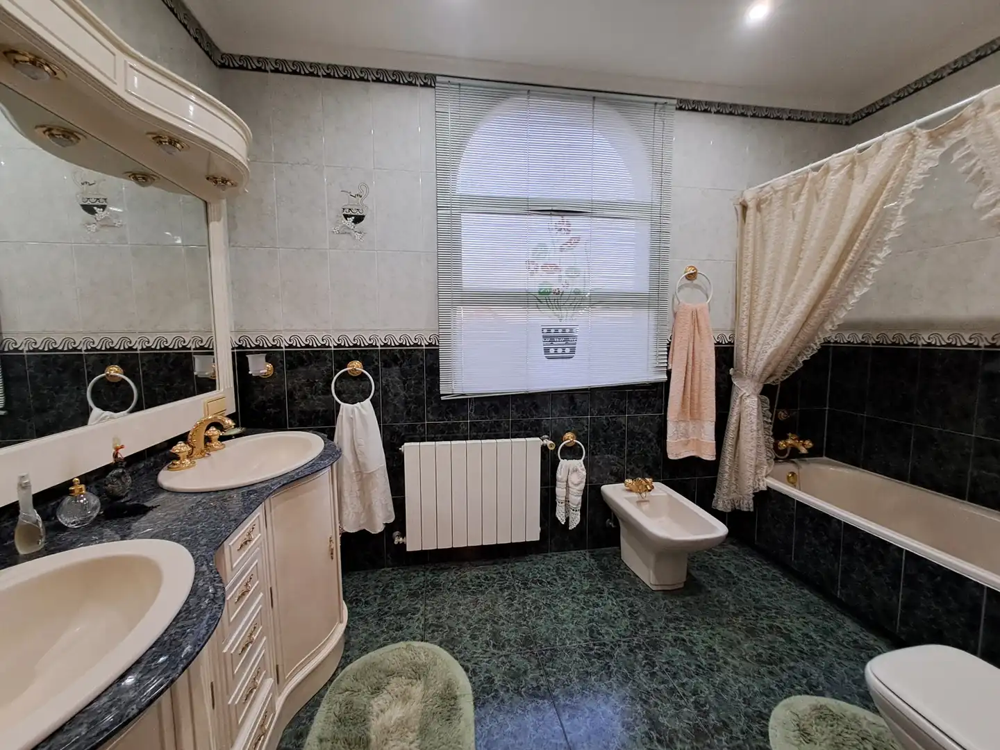Bathroom of Houses for sale in Aranjuez  with Air Conditioner, Heating and Private garden