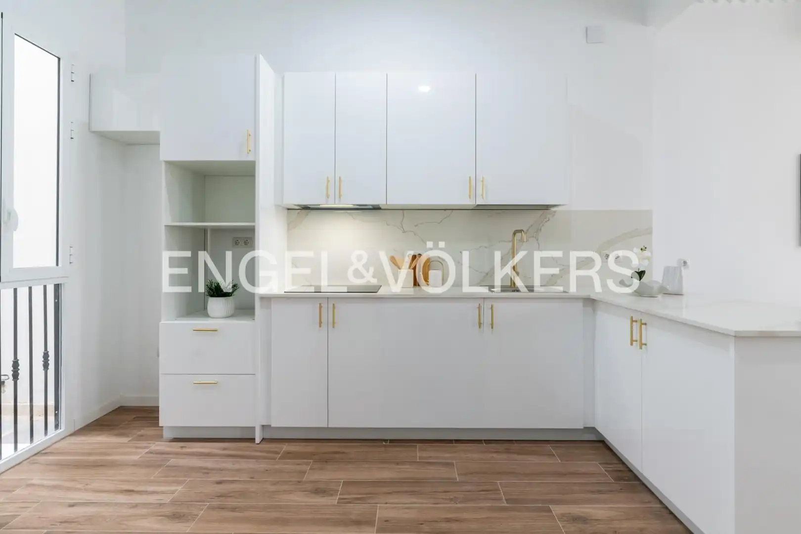 Kitchen of Flat for sale in Sevilla  with Air Conditioner, Heating and Balcony