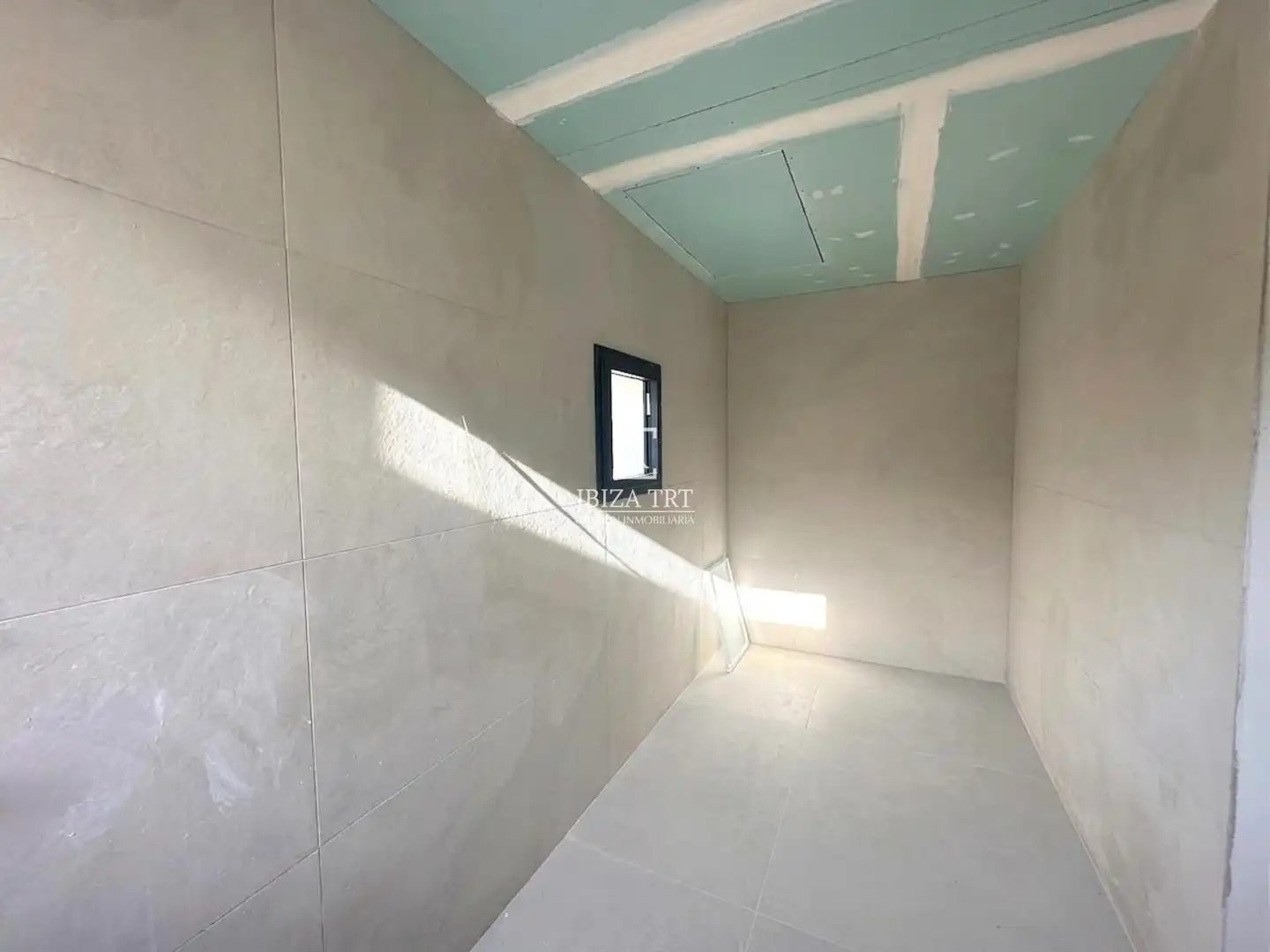 Schlafzimmer von Einfamilien-Reihenhaus zum Verkauf in Sant Joan de Labritja mit Klimaanlage, Heizung und Schwimmbad