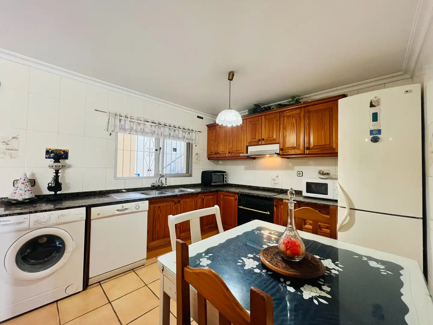 Cocina de Casa o chalet en venta en Fuengirola con Aire acondicionado, Jardín privado y Terraza