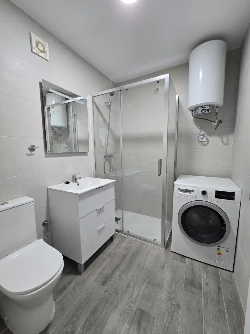 Badezimmer von Wohnung zum Verkauf in Barbate mit Klimaanlage, Möbliert und Ofen