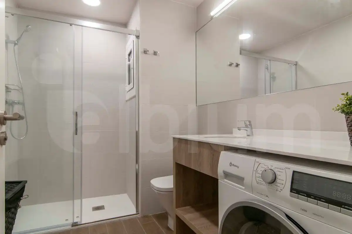 Baño de Estudio de alquiler en Barcelona con Aire acondicionado, Calefacción y Amueblado