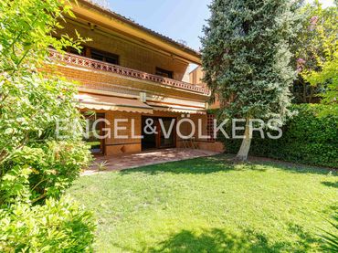 Reihenhaus mit Balkon zur Miete in Urbanización Este - Montepríncipe