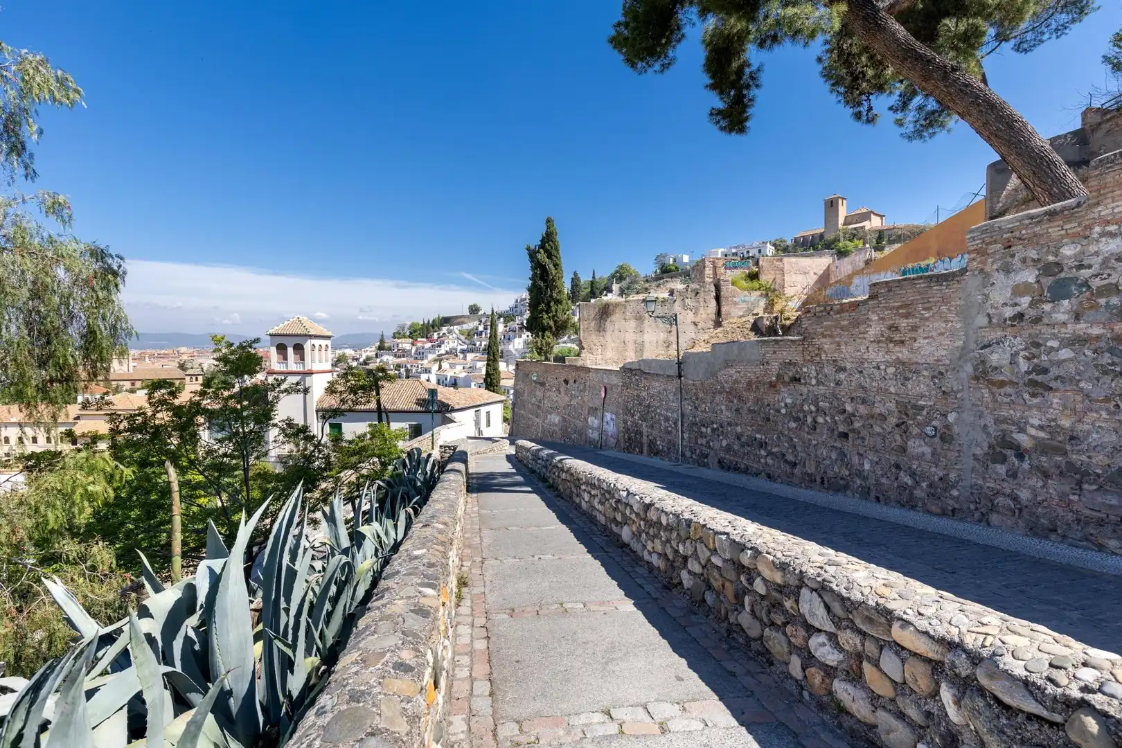 Exterior view of Flat for sale in  Granada Capital