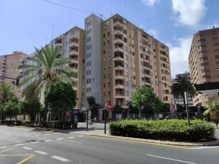 Exterior view of Flat for rent in Valencia  with Air Conditioner, Furnished and Oven