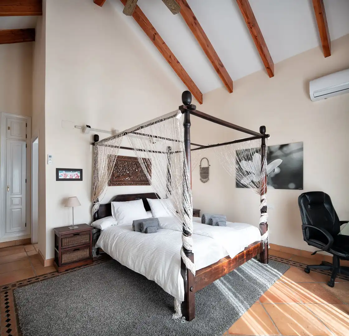Habitación de Casa o chalet de alquiler en Estepona con Aire acondicionado, Jardín privado y Terraza