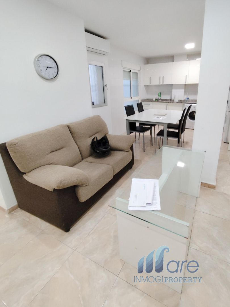 Living room of Flat for sale in  Granada Capital  with Air Conditioner, Furnished and Balcony