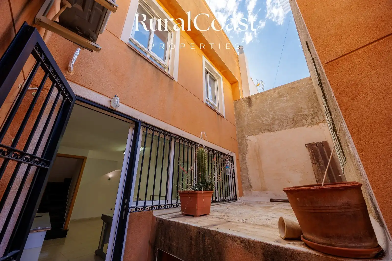 Vista exterior de Casa o xalet en venda en Busot amb Terrassa i Traster