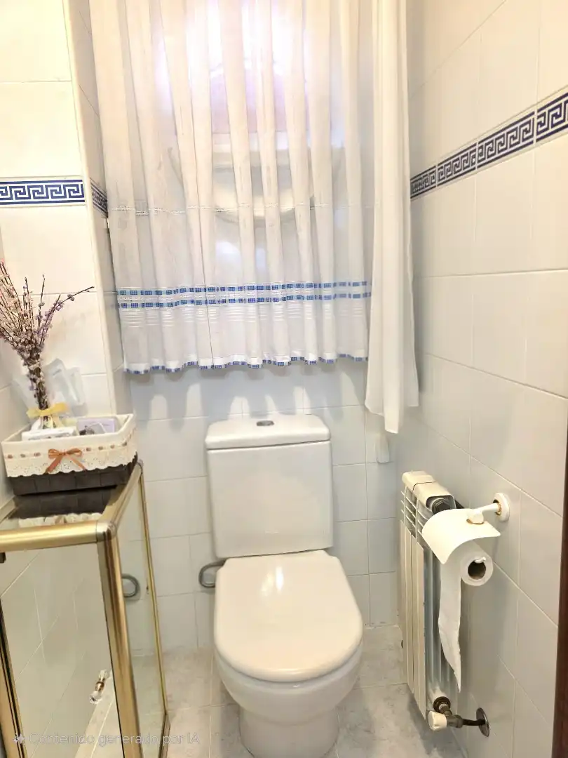 Baño de Casa adosada en venta en Castro-Urdiales con Calefacción, Jardín privado y Terraza