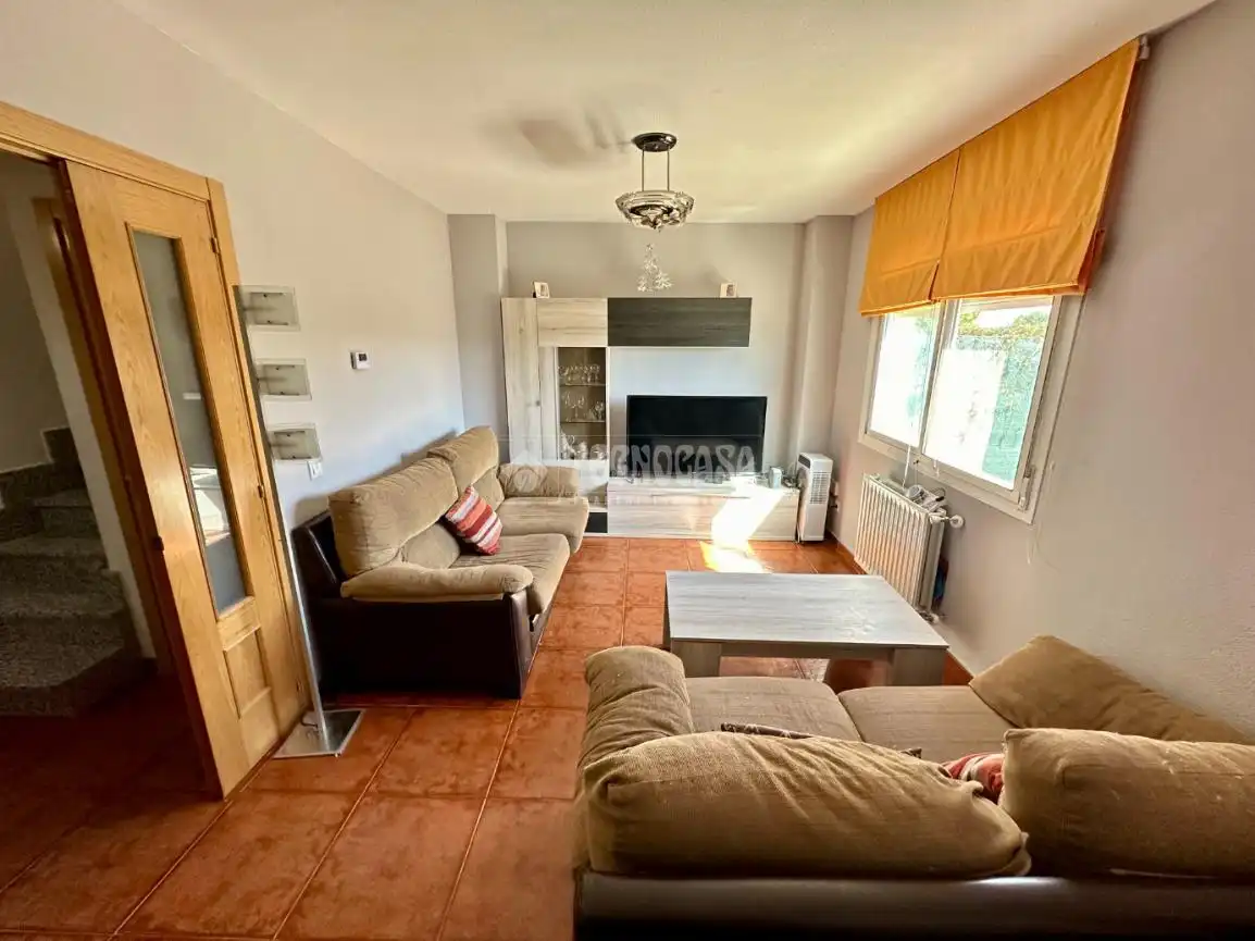 Sala de estar de Casa adosada en venta en Fontanar con Calefacción