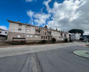 Vista exterior de Àtic en venda en San Bartolomé de Pinares amb Calefacció