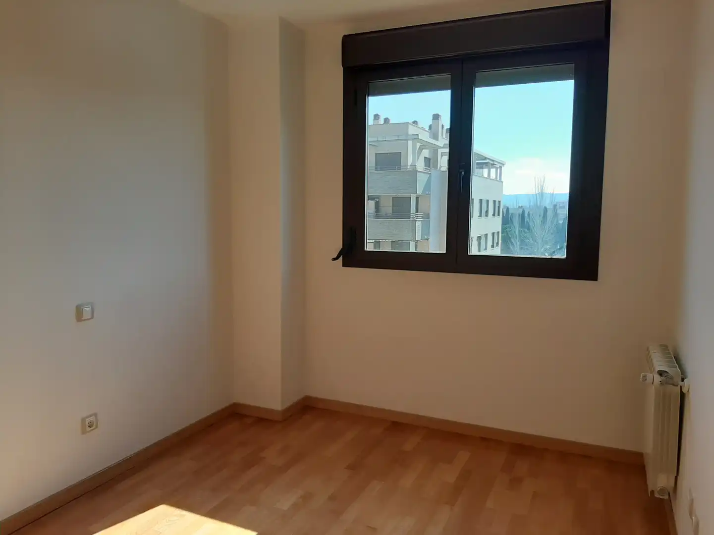 Habitación de Piso de alquiler en Alcalá de Henares con Aire acondicionado, Calefacción y Jardín privado