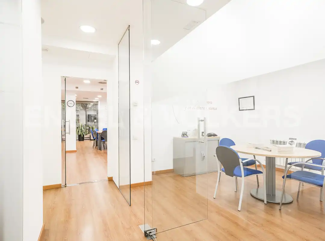 Office for sale in Barcelona  with Air Conditioner and Furnished
