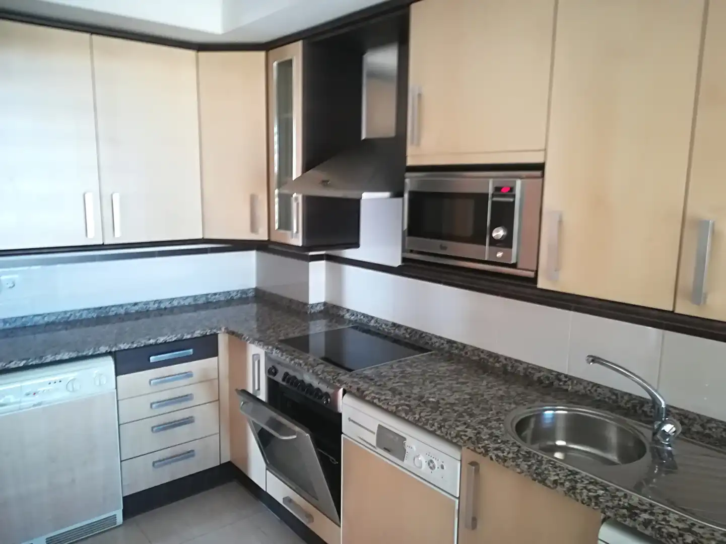 Cuina de Pis de lloguer en Zaragoza amb Aire condicionat, Calefacció i Parquet
