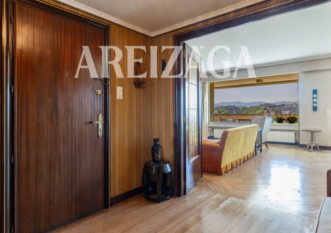Piso en venta en Donostia - San Sebastián  con Calefacción, Terraza y Trastero