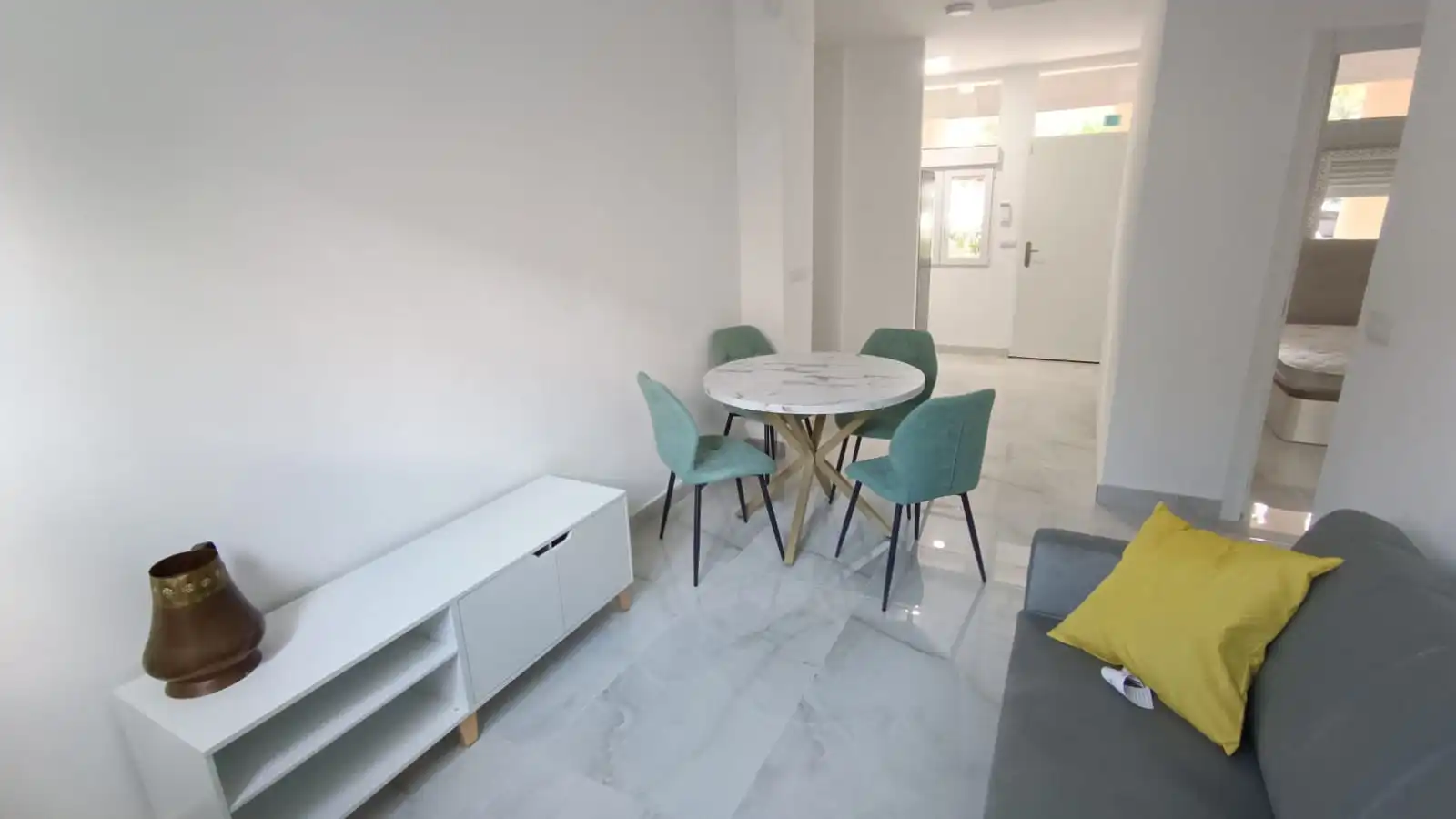 Comedor de Piso de alquiler en  Madrid Capital con Aire acondicionado, Calefacción y Amueblado