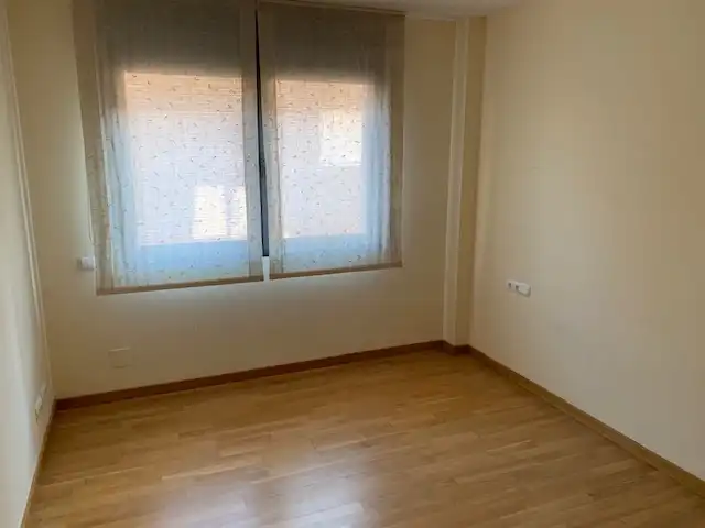 Habitación de Planta baja de alquiler en Sant Cugat del Vallès con Calefacción, Jardín privado y Parquet